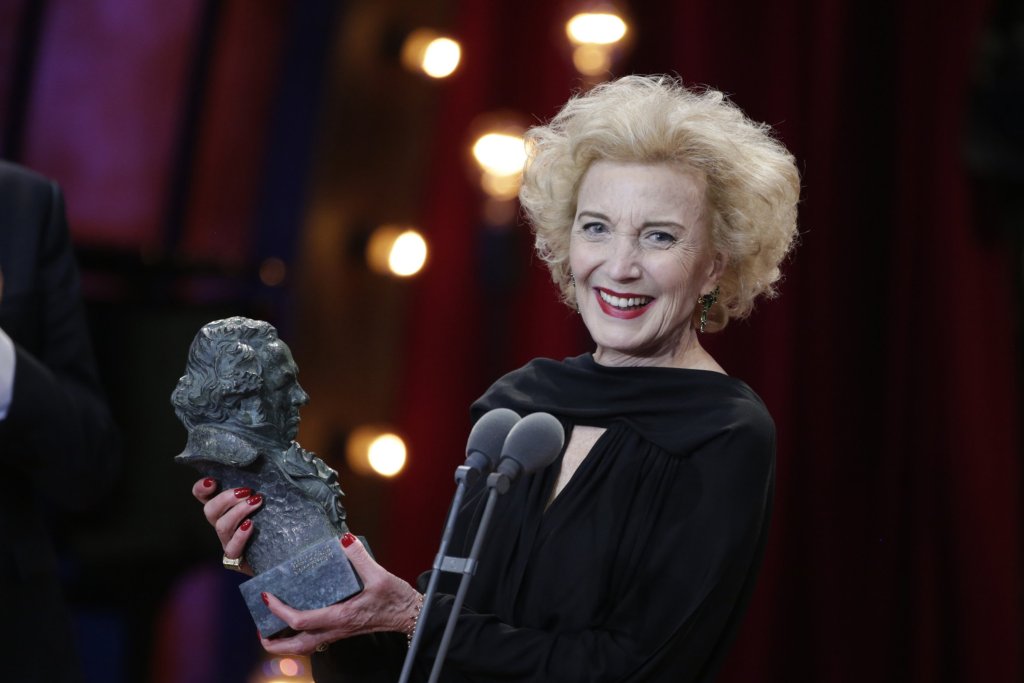 Marisa Paredes recogiendo el Goya honorífico