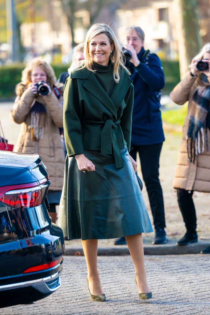 Máxima de Holanda con un look de dos piezas en verde