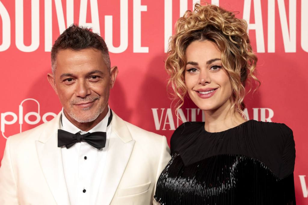 Alejandro Sanz y Candela Márquez posan juntos por primera vez