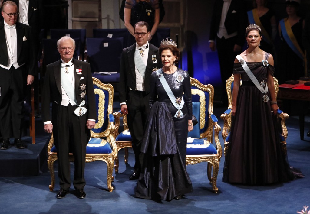 La familia real sueca en la cena de los Nobel en Estocolmo