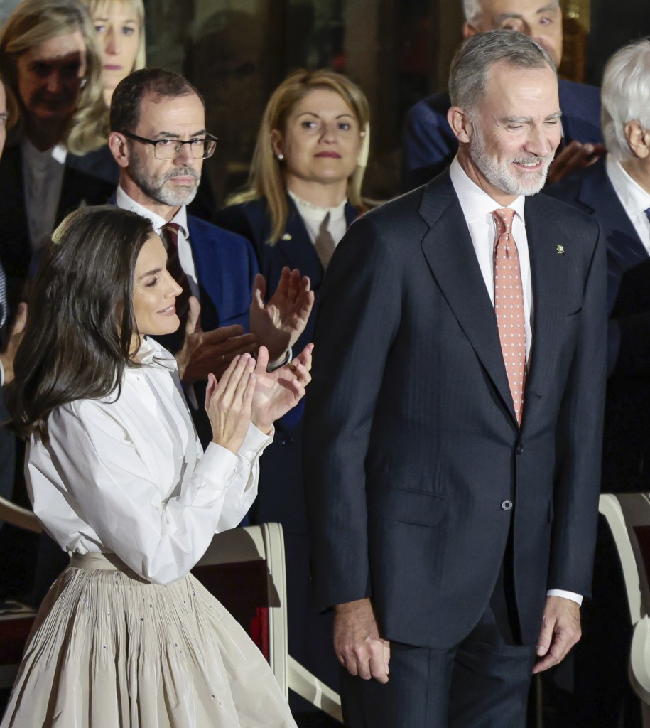 La reina Letizia y el rey Felipe VI durante la ceremonia de investidura - GTRES