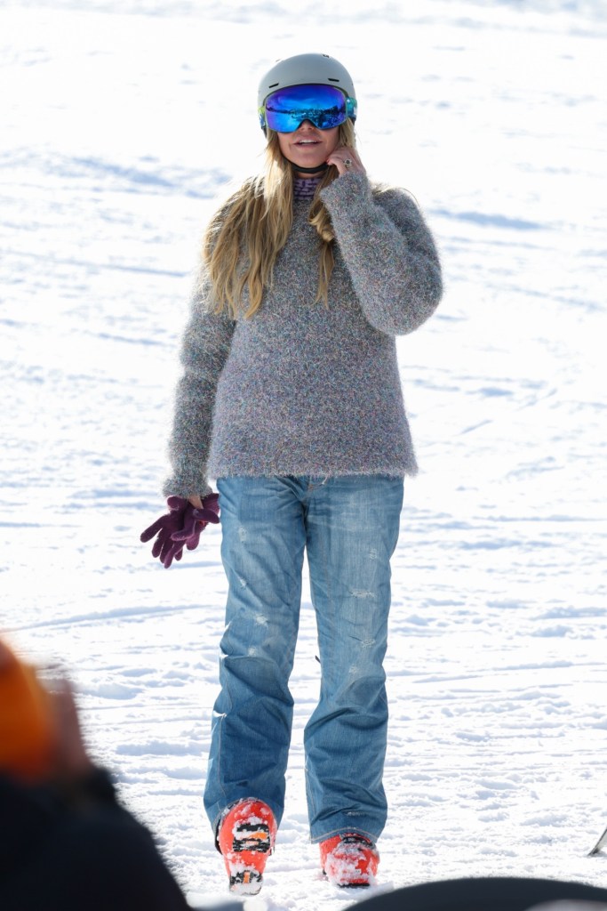 El look con vaqueros baggy de Heidi Klum 