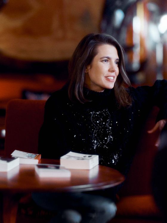 Carlota Casiraghi con jersey de lentejuelas