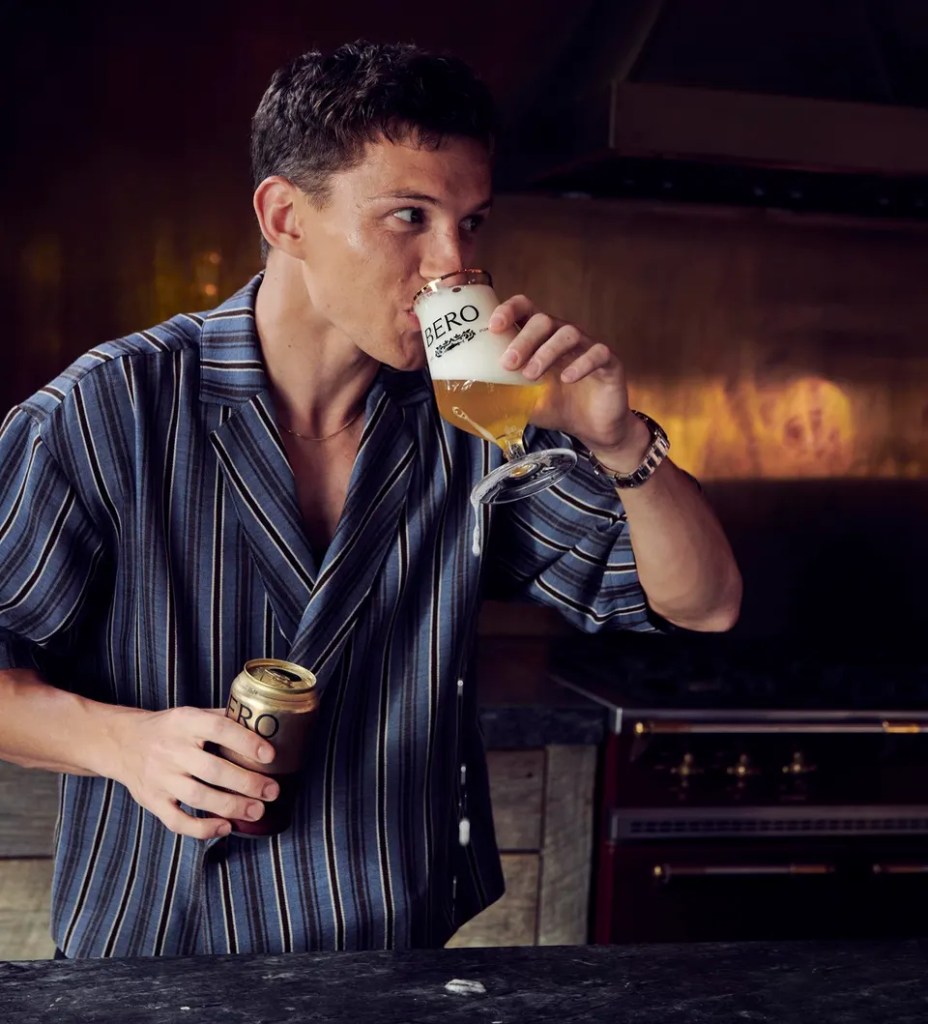 Tom Holland lanza su propia marca de cerveza sin alcohol, 'Bebo'-Forbes