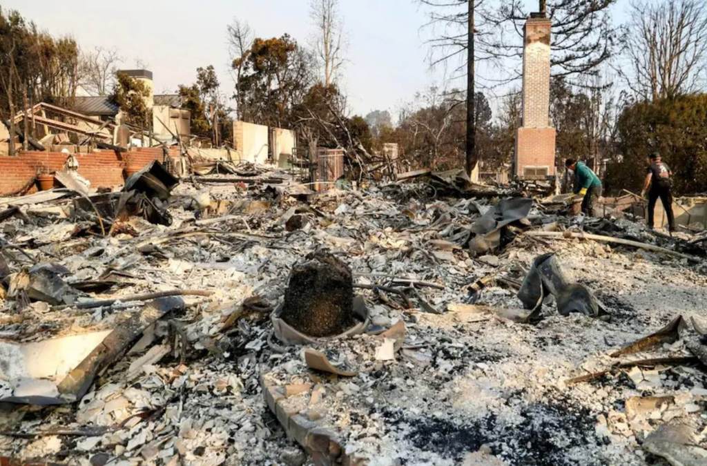 casas-famosos-paris-hilton-anthony-hopkins-incendio-los-angeles