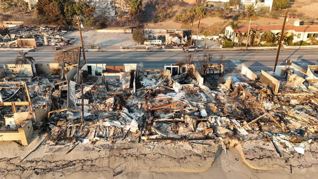 casas-famosos-paris-hilton-anthony-hopkins-incendio-los-angeles
