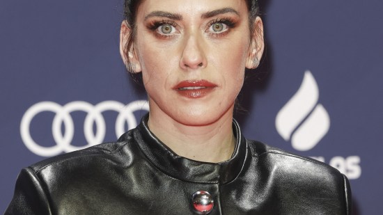 María León en los Premios Feroz 2025 con un look propio de su signo del zodiaco