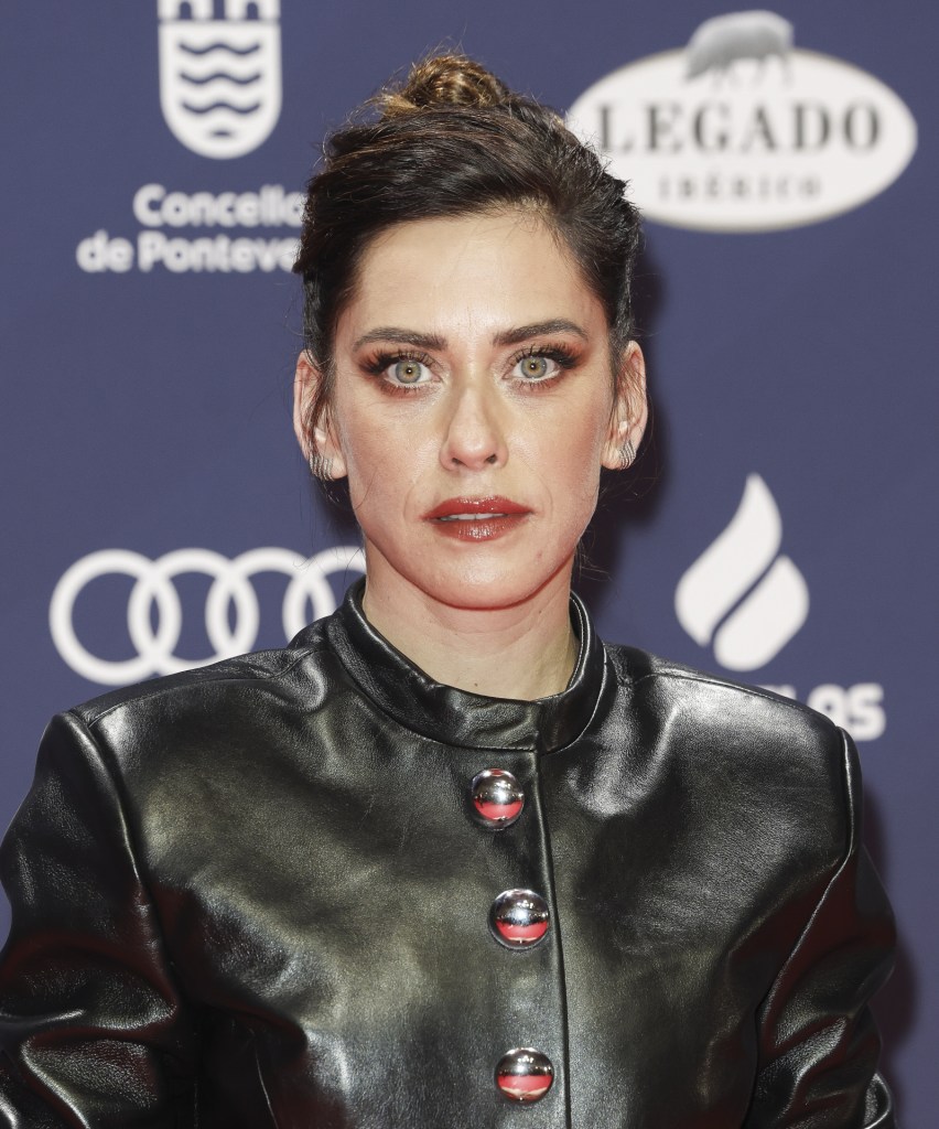 María León en los Premios Feroz 2025 con un look propio de su signo del zodiaco