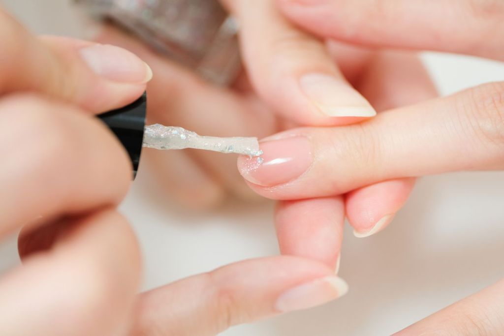 La manicura japonesa es una de las mejores para revitalizar la uña - Pexels