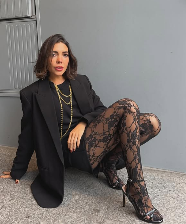 Medias de encaje. Complemento tendencia en Madrid - Imagen: Instagram @lucia.avedano