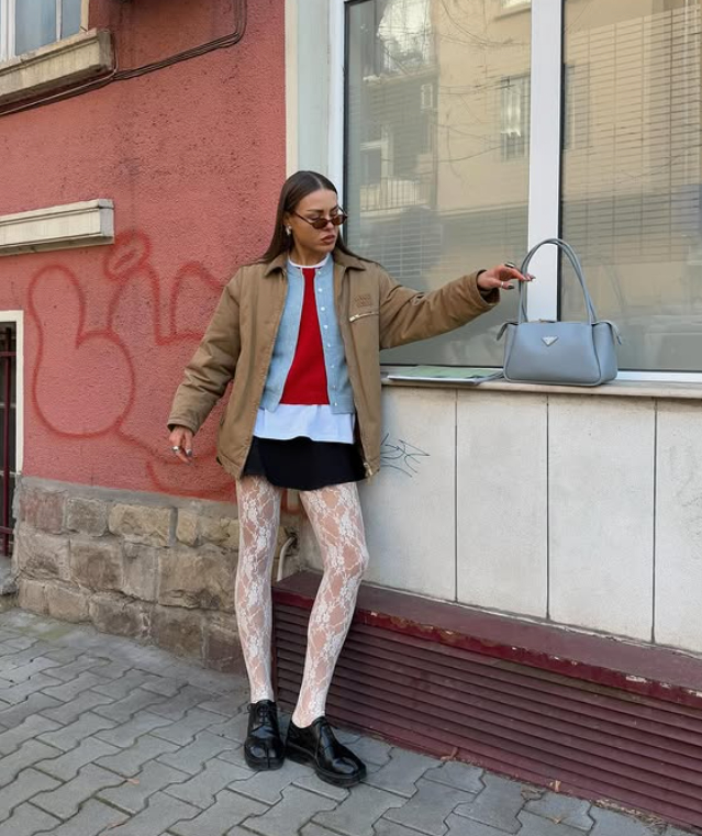 Medias blancas de encaje. Complemento tendencia en Madrid - Imagen: Instagram @_olhirst_