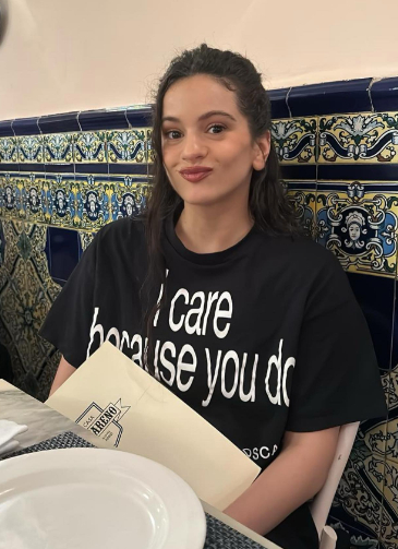 Rosalía en Casa Macareno (Restaurante Madrid) - Imagen: Instagram @rosalia.vt