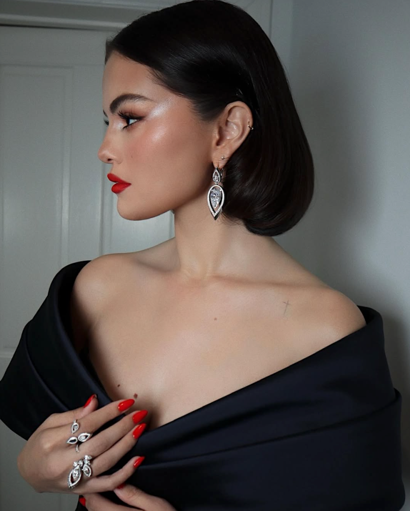 Las uñas grandmacore de Selena Gomez - @tombachik