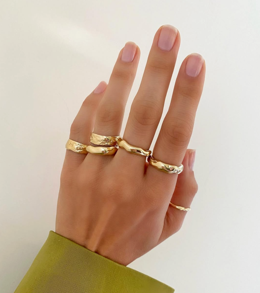 Tienes que tener la manicura japonesa en el radar para unas uñas fuertes - @betina_goldstein