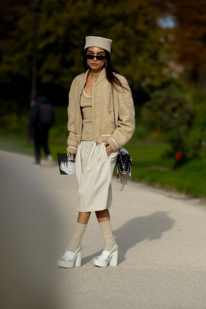 Look bermudas en tonos neutros. Tendencia Madrid. - Imagen: Spotlight Launchmetrics