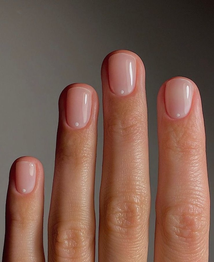 La manicura soap es tendencia este 2025 - @bangstyle