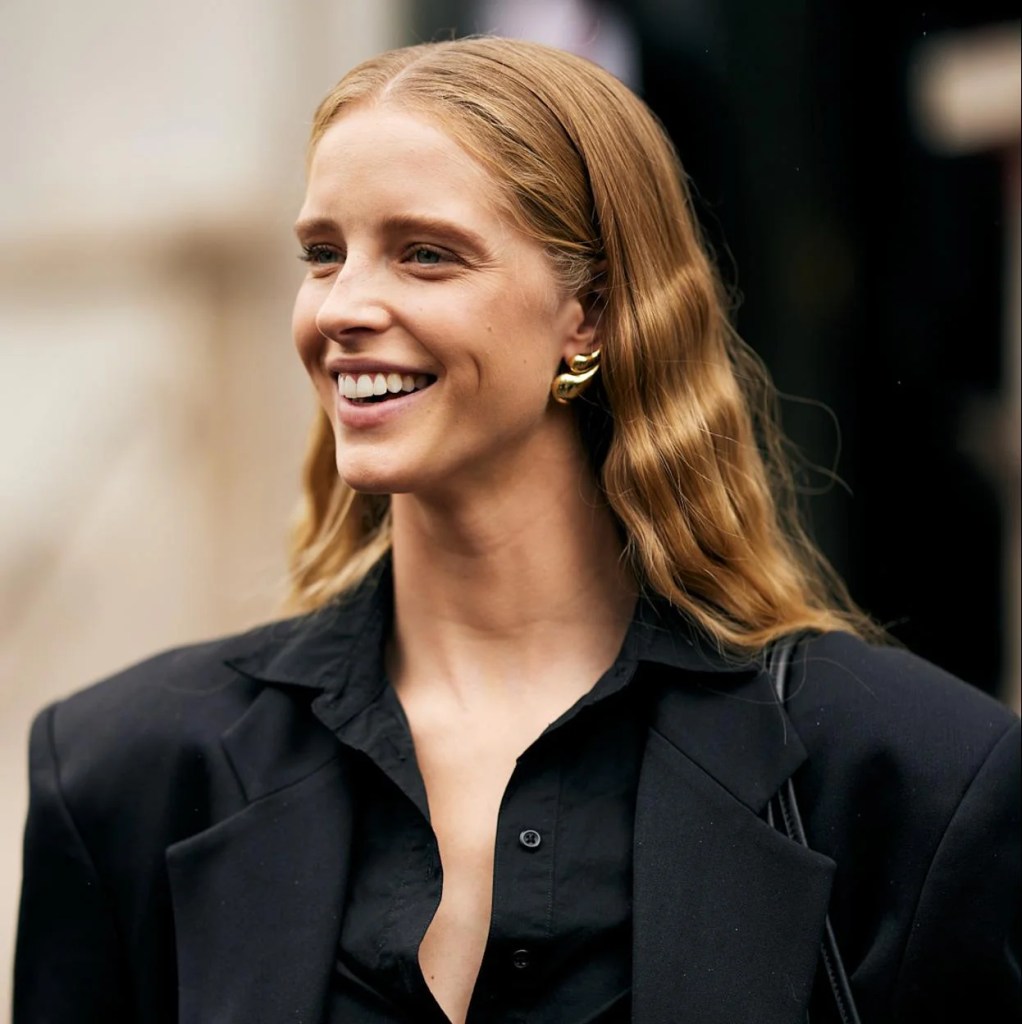 Qué es la tendencia Glass Hair - Launchmetrics spotlight