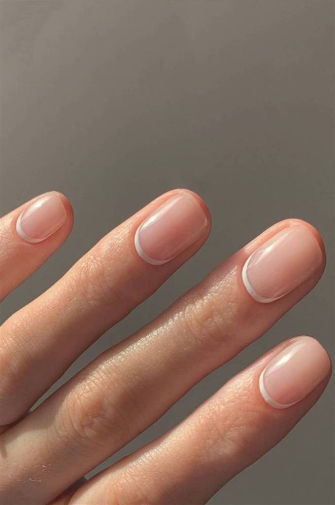Manicura francesa invertida - @harrietwestmoreland