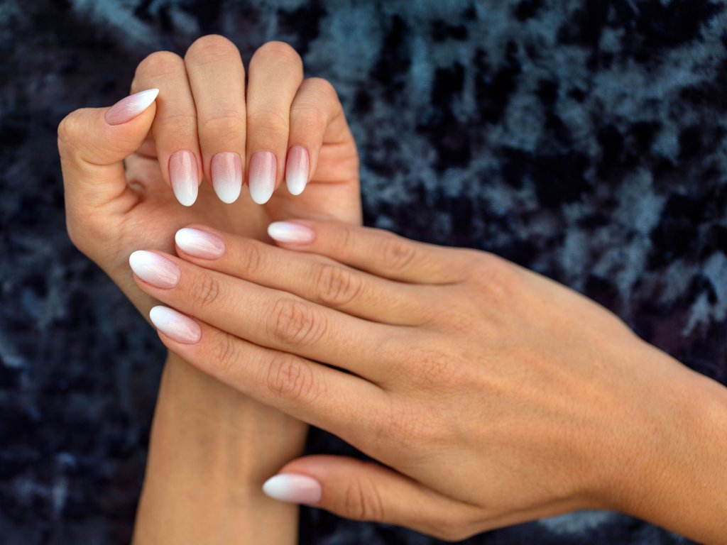 Manicura francesa con diseño ombré -  Gettyimages