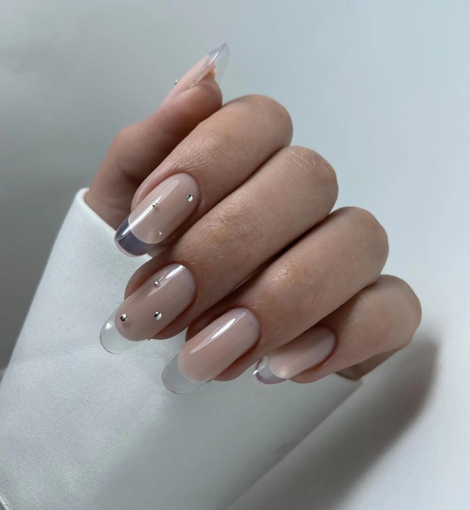 La manicura Uñas Cristal con toques de brillo - @maria_juravle_nail_prof