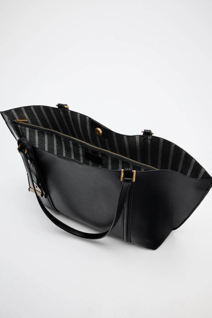 Descubre uno de los bolsos más virales de Zara que ahora está de descuento