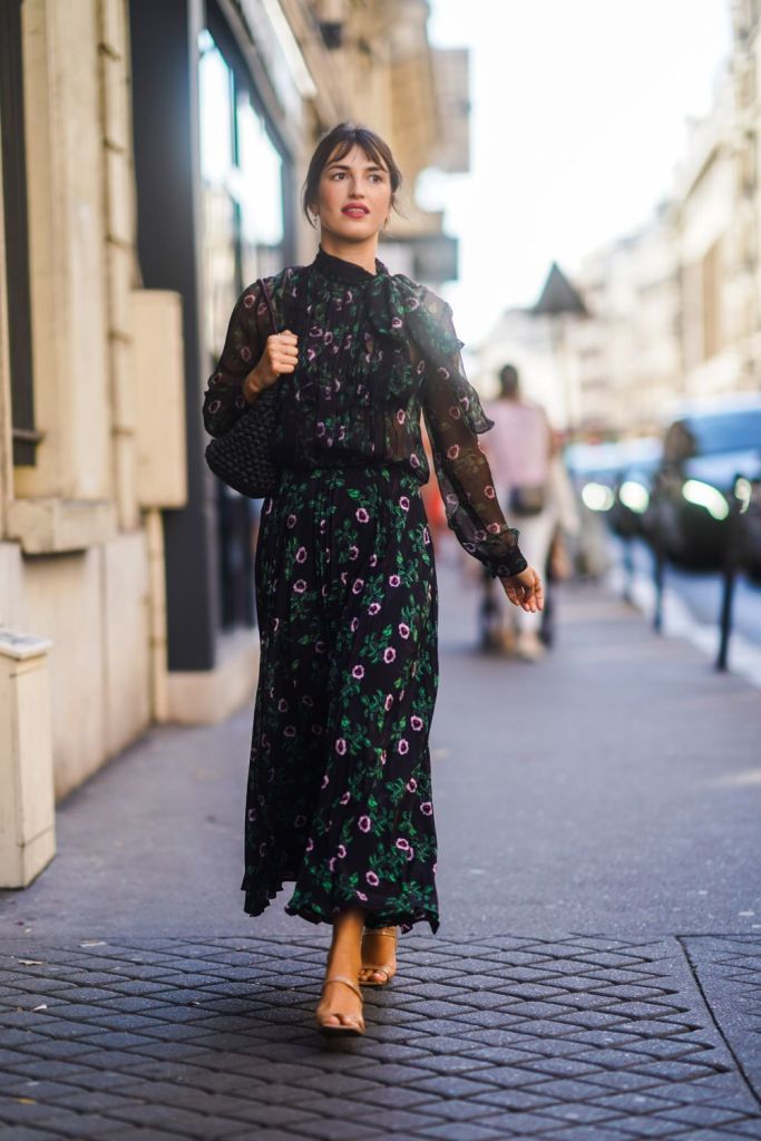 Vestido de flores con sandalias - Launchmetrics spotlight