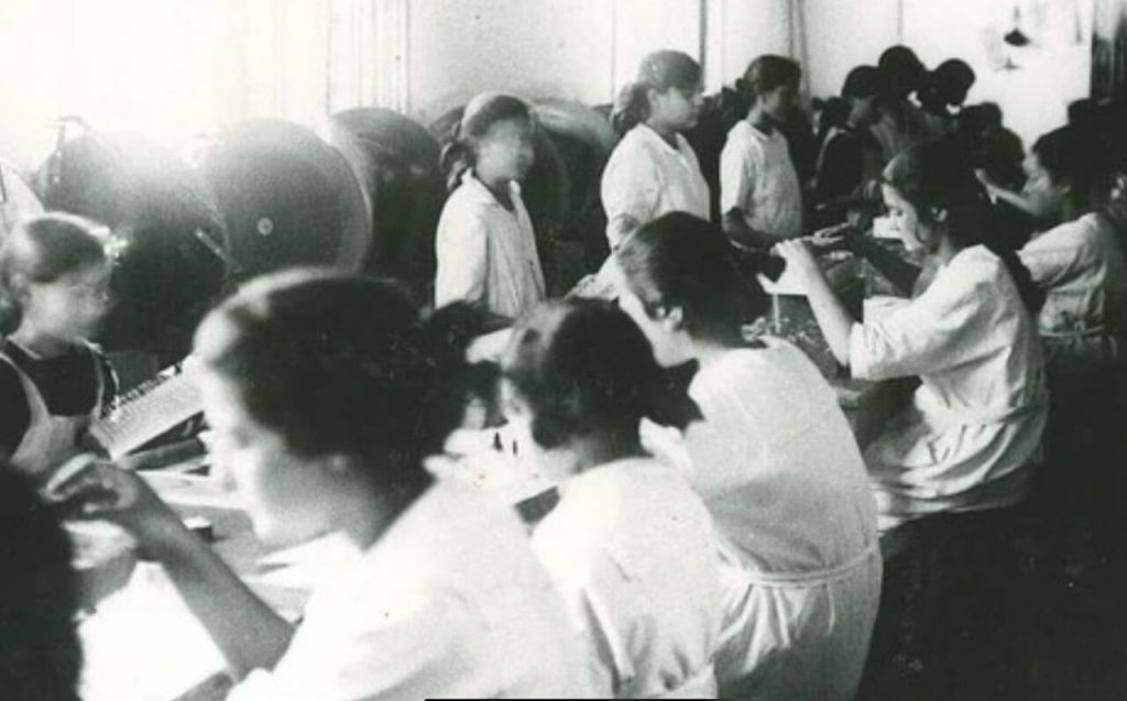 Más de 130 años después, esta firma legendaria vuelve con la joya más favorecedora de la historia y arrasa entre madres e hijas