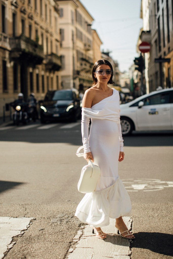 Cómo llevar el vestido blanco de forma impecable esta temporada - Launchmetrics spotlight