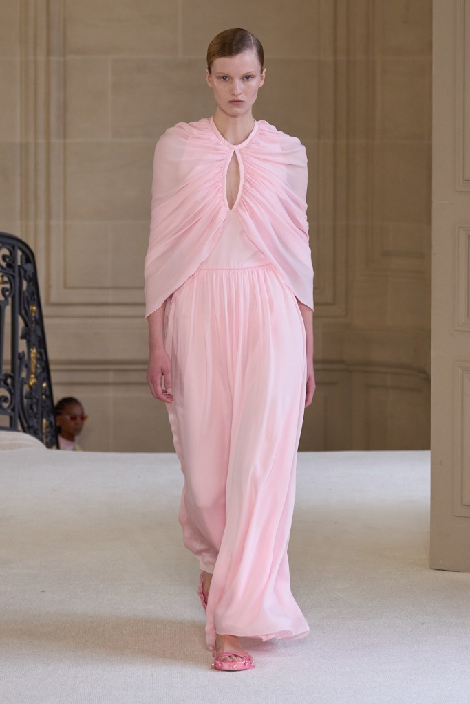 Vestido de invitada pasarela 2025 -  Launchmetrics spotlight