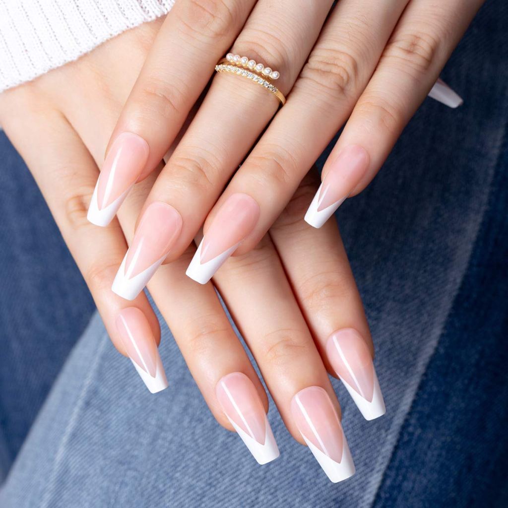 Manicura de novia con forma cuadrada - Amazon