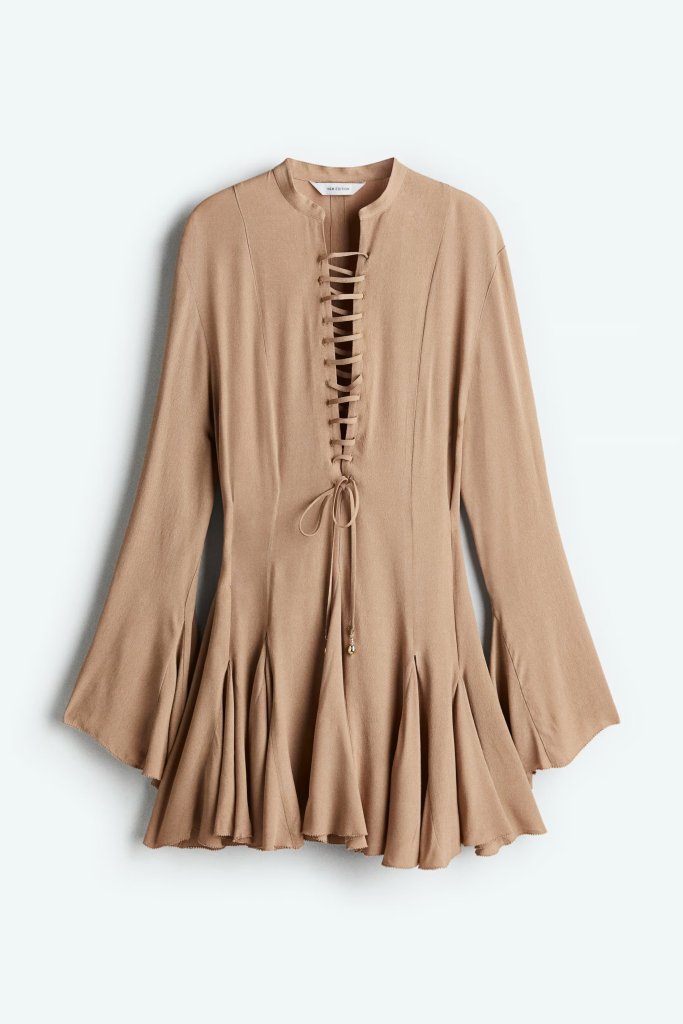 Vestido con falda vuelo de H&M