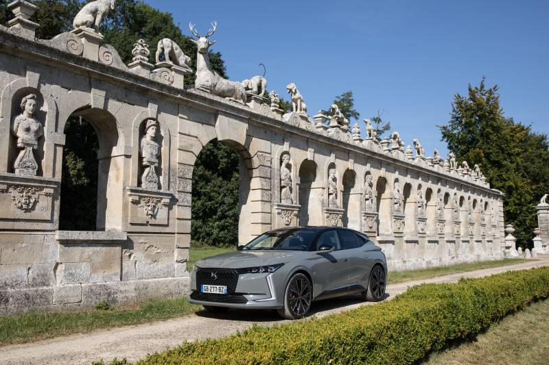 Más que un coche, el DS 4 es un manifiesto de elegancia y tecnología