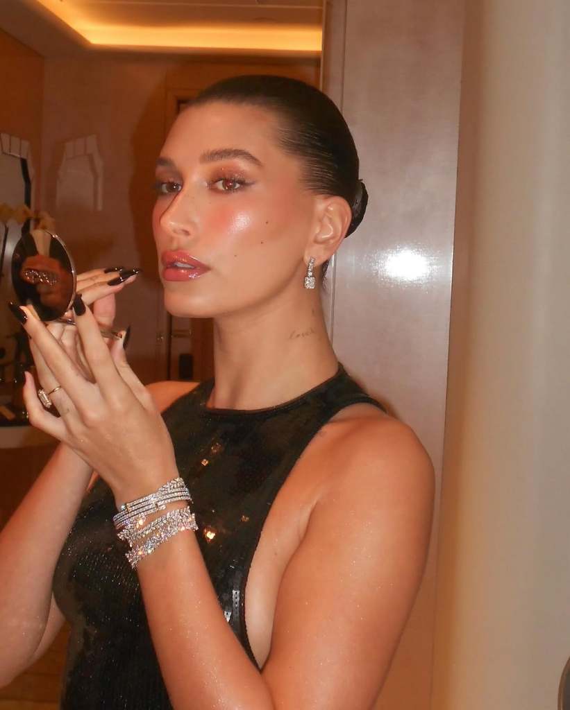 Hailey Bieber clean look