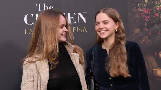 ldiko Habsburgo e Irini Fournier en la première de 'The Chosen'