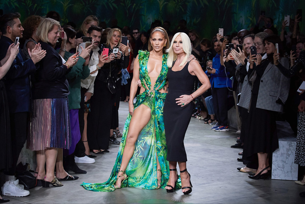 Jennifer Lopez y Donatella Versace