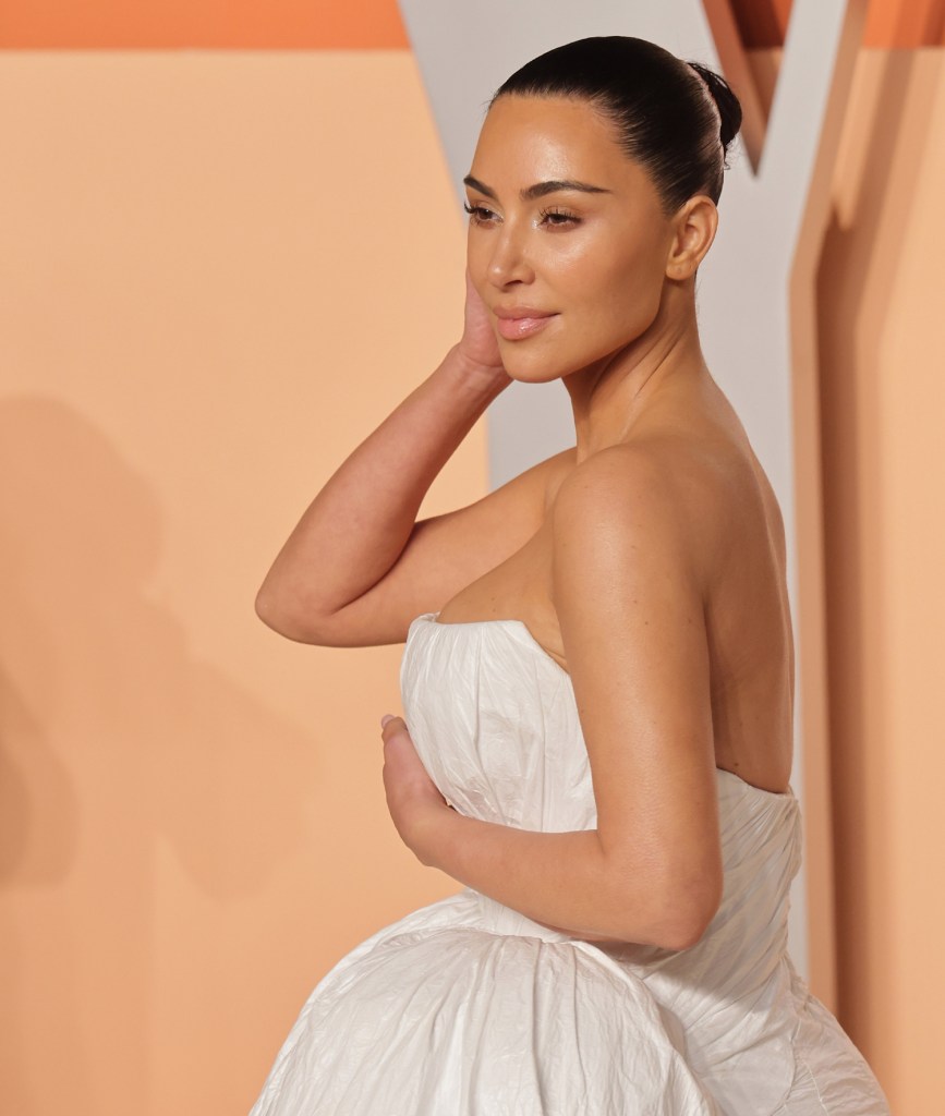 Kim Kardashian fiesta posOscar 2025