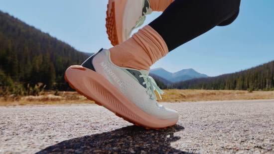 El secreto de las expertas en running no es correr más, sino elegir zapatillas con amortiguación máxima