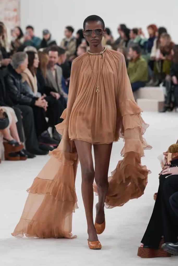 Vestido boho visto en la pasarela de Chloé - Launchmetrics spotlight