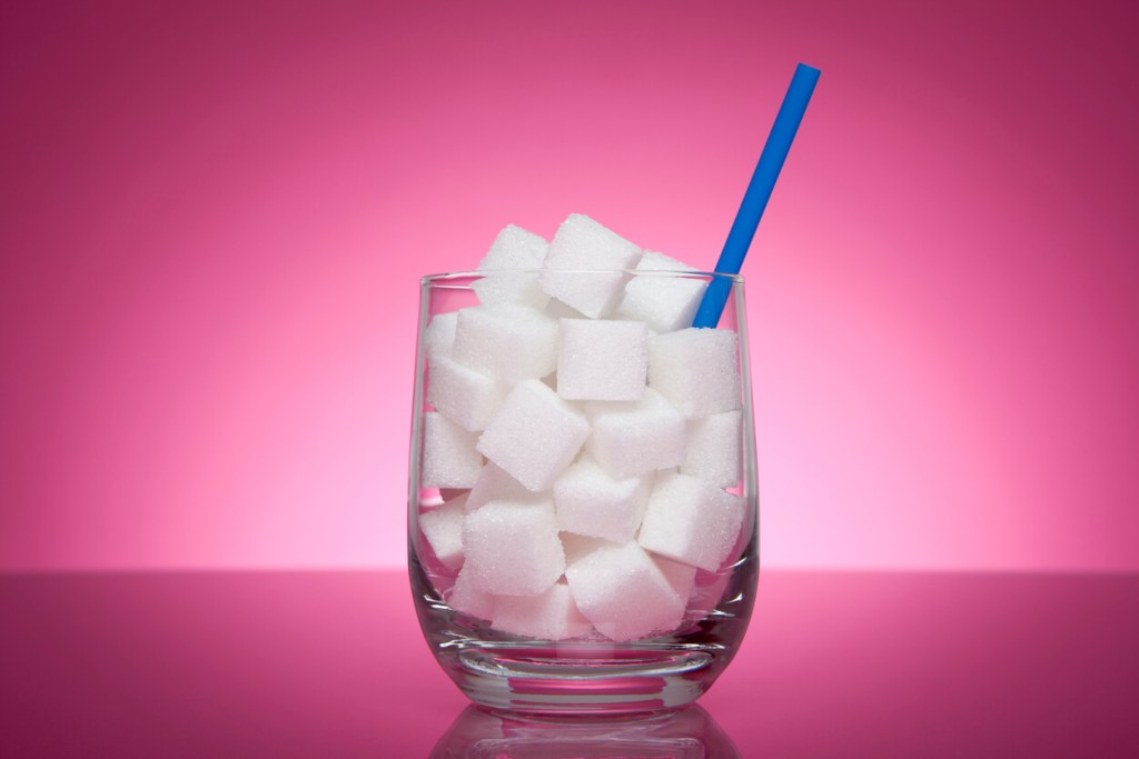 Alimentos que te hacen envejecer antes de tiempo, según una farmacéutica y dietista