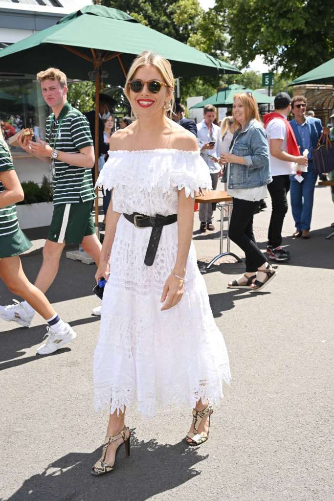 Sienna Miller con vestido boho blanco - GTRES