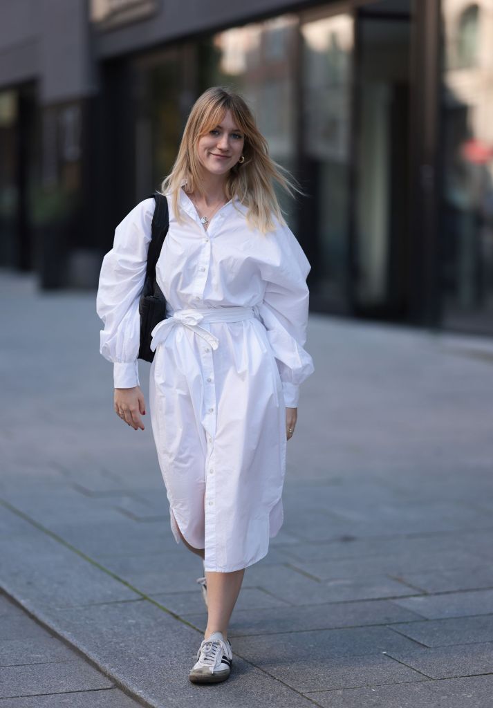 Vestido camisero visto en el streetstyle - Launchmetrics spotlight