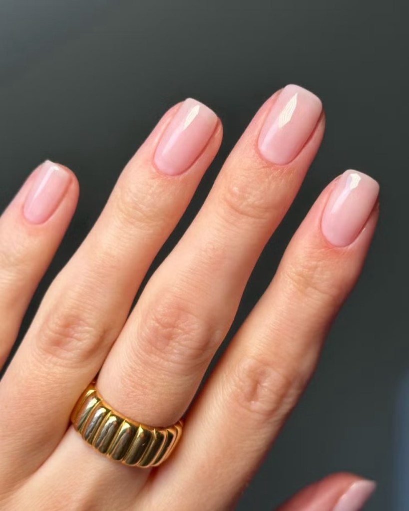 Deja las uñas naturales por un tiempo, con solo brillo - @saskiafenwick