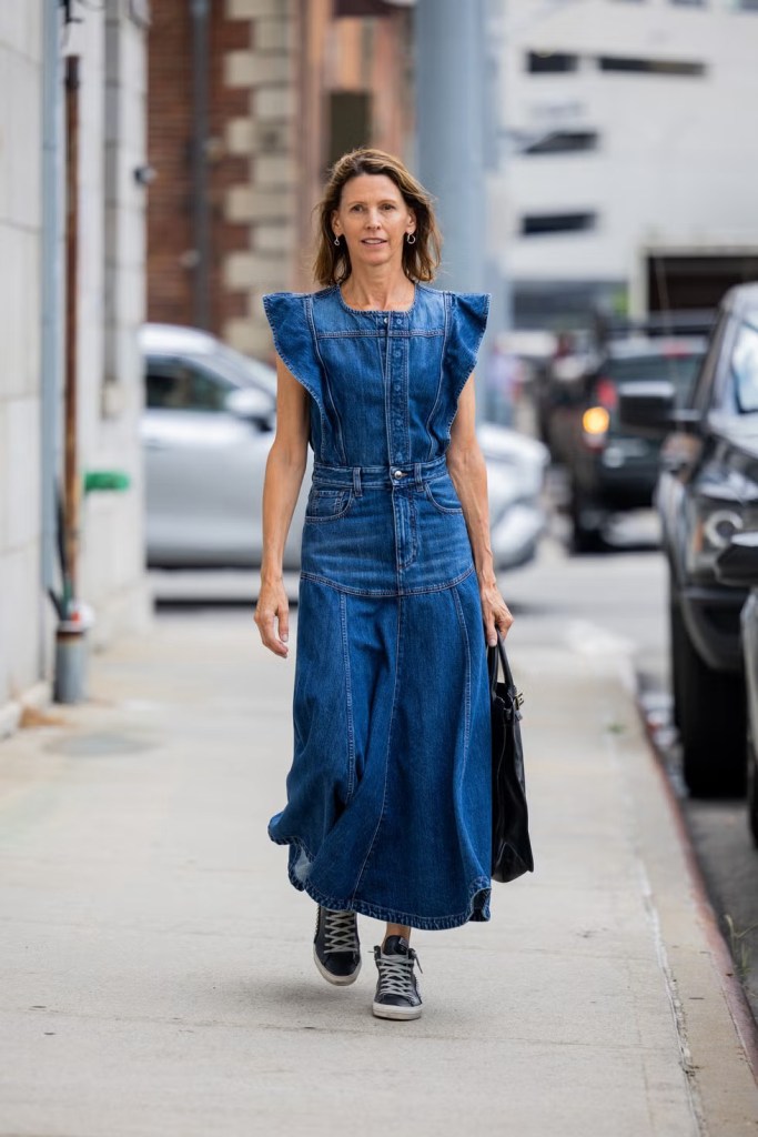 Vestido vaquero visto en las calles del streetstyle - Luanchmetrics spotlight