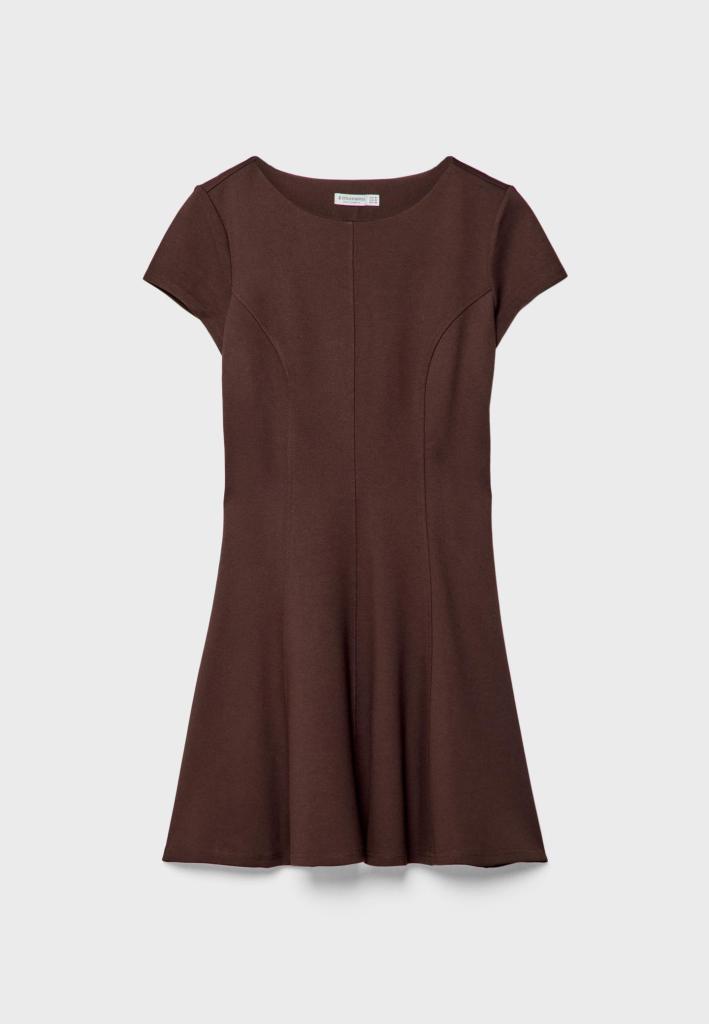 Vestido corto con mangas de Stradivarius