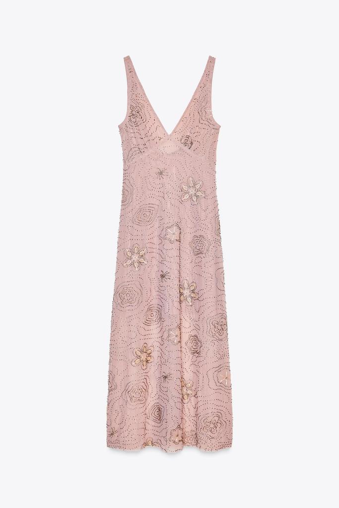 Vestido con abalorios rosa de Zara