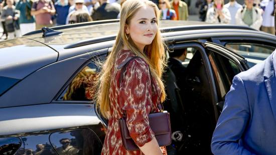 Amalia de Holanda sorprende en Madrid con pendientes de firma española y vestido boho tendencia de primavera
