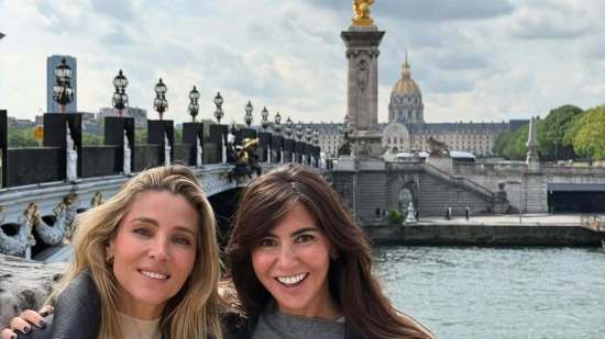 Elsa Pataky redefine el estilo casual con las zapatillas Gioseppo del momento