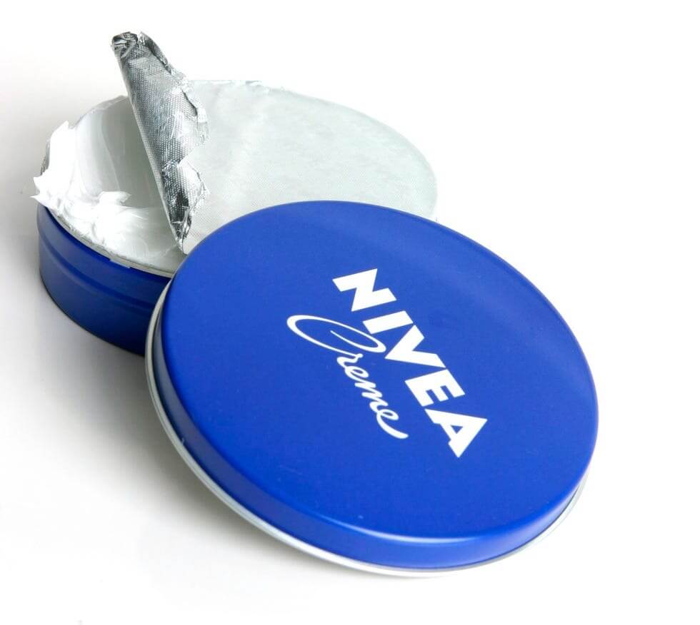 La crema Nivea de lata azul a examen: ¿qué opinan realmente los dermatólogos?