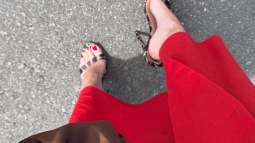 Soy redactora de moda y este vestido de invitada firmado por Vogana me ha conquistado por su elegancia impecable