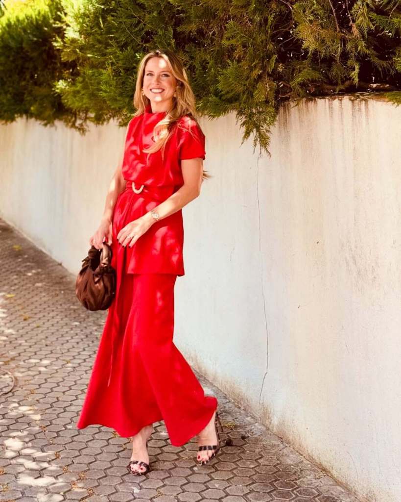 Soy redactora de moda y este vestido de invitada firmado por Vogana me ha conquistado por su elegancia impecable